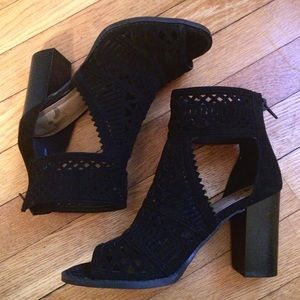 ❤️ Report geometric sandal heels